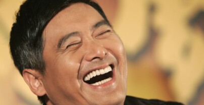 Chow Yun-Fat flyr igjen